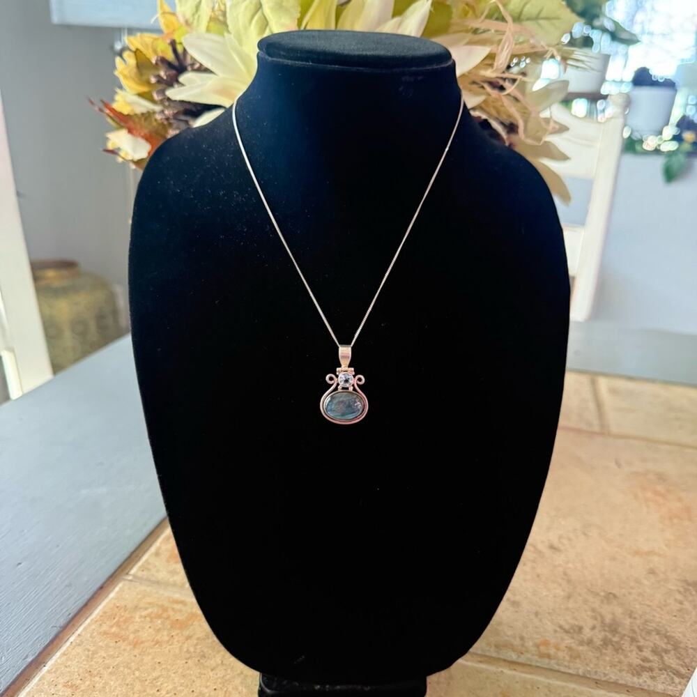 925 Sterling Silver Blue Topaz Labradorite Pendant Necklace
Preowned - Picture 9 of 12
